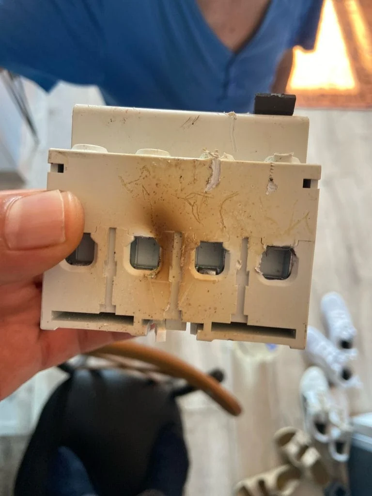 Adana/ elektrikçi-elektrik tesisatı arıza onarım hizmeti-kaçak akım role sigortası arıza bakım onarım-topraklama hattı bakım onarım-şofben satış montaj kurulum ve tamiri-elektrik sigortası arıza elektrik sigorta kutusu arıza Acil Elektrikçi-en yakın elektrikçi usta desteği