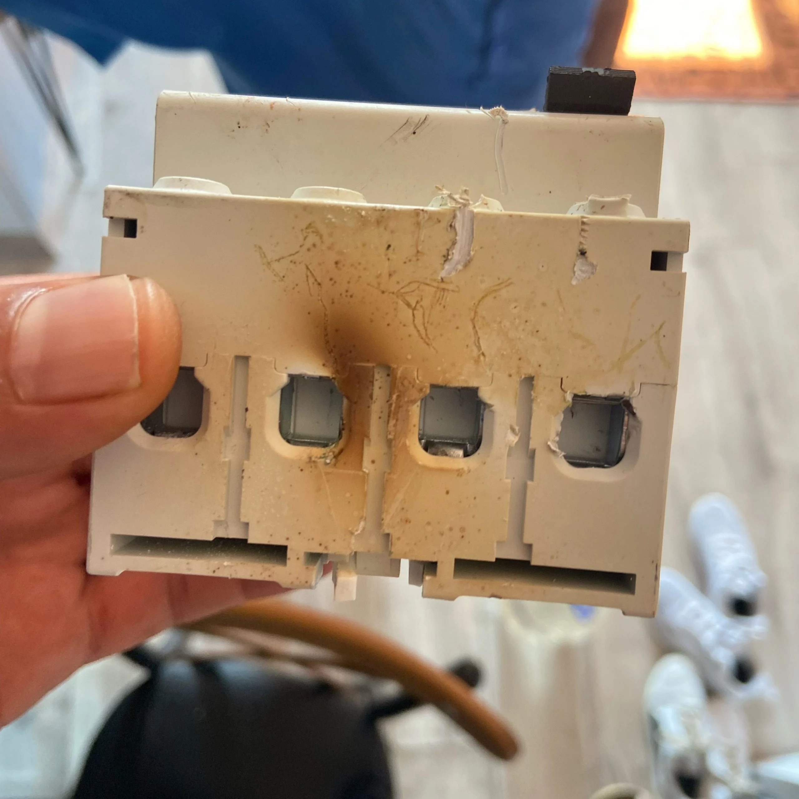 Adana/ elektrikçi-elektrik tesisatı arıza onarım hizmeti-kaçak akım role sigortası arıza bakım onarım-topraklama hattı bakım onarım-şofben satış montaj kurulum ve tamiri-elektrik sigortası arıza elektrik sigorta kutusu arıza Acil Elektrikçi-en yakın elektrikçi usta desteği