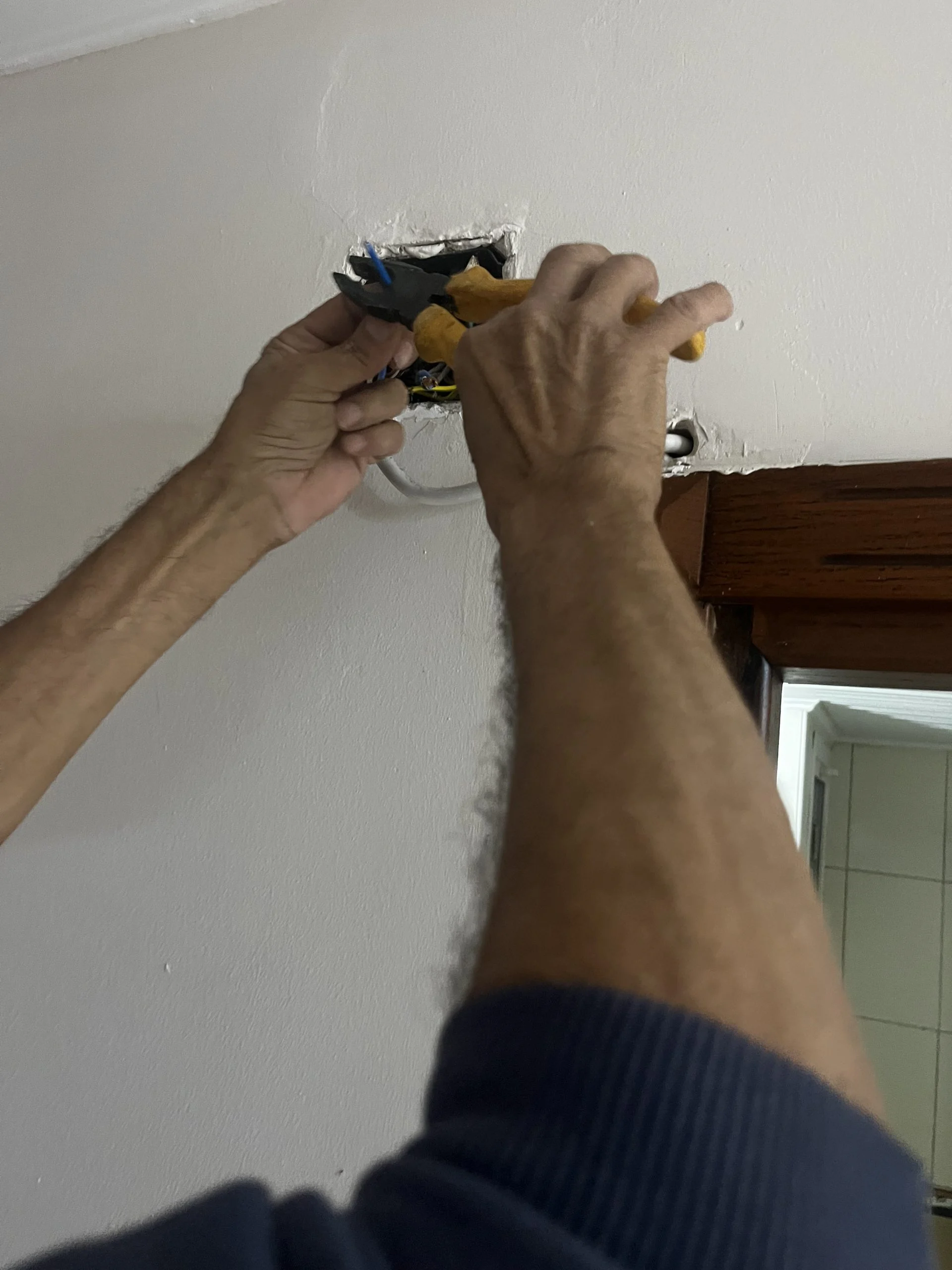 Adana Ordu Caddesi elektrikçi yerinde bakım ve onarım